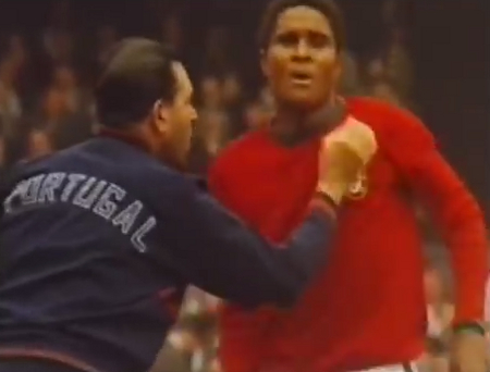 1966년 잉글랜드 월드컵에서 북한전 4골 신화를 펼친 포르투갈의 축구 영웅 에우제비우. / 유튜브 영상 캡처