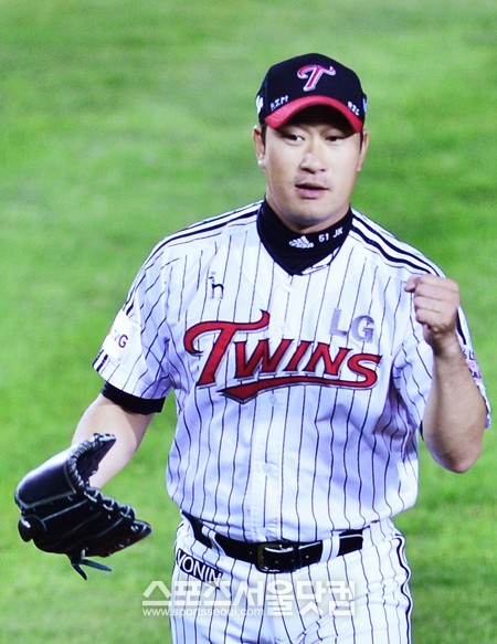 LG 봉중근이 지난해보다 200%오른 4억5000만원에 2014시즌 연봉 계약을 마쳤다. / 배정한 기자