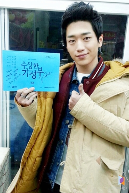 큰 욕심 없이 시작한 배우의 길이었지만 서강준은 데뷔하자마자 SBS 수상한 가정부에 캐스팅됐고 뒤이어 MBC 하늘재 살인사건의 주연을 맡는 등 놀라운 성장을 보여 많은 이의 주목을 받고 있다./서프라이즈 페이스북