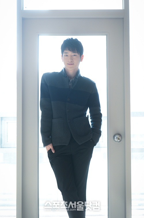 지금까지 3번의 연애를 했다며 자신의 진중한 연애 스타일을 고백한 서강준은 공개 연애에 대해서는 부정적인 반응을 보여 취재진의 궁금증을 자극하고 있다./이효균 기자