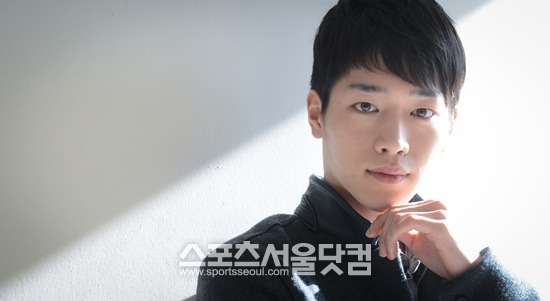 서강준은 어린 나이였지만 단단하게 여문 눈빛과 저음의 목소리로 20대 남자 배우의 기대주로서 가능성을 보여주고 있다./이효균 기자