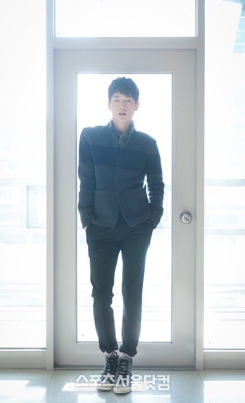 서강준이 공개 연애는 팬들에게 상처를 줄 것 같다며 앞으로 여자 친구가 생겨도 공개하지 않을 거라는 소신을 밝히고 있다./이효균 기자