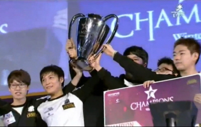 박정석은 작년 감독 취임 후 그 해 윈터 시즌에 나진 소드를 우승자 자리로 올렸다./온게임넷 캡처