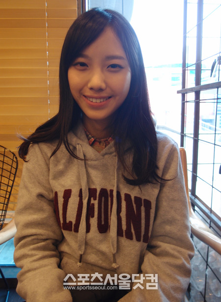 그는 지난해 스프링 시즌 CJ프로스트 경기를 보러왔다 방송을 타 얼밤녀로 이름을 알리게 됐다.