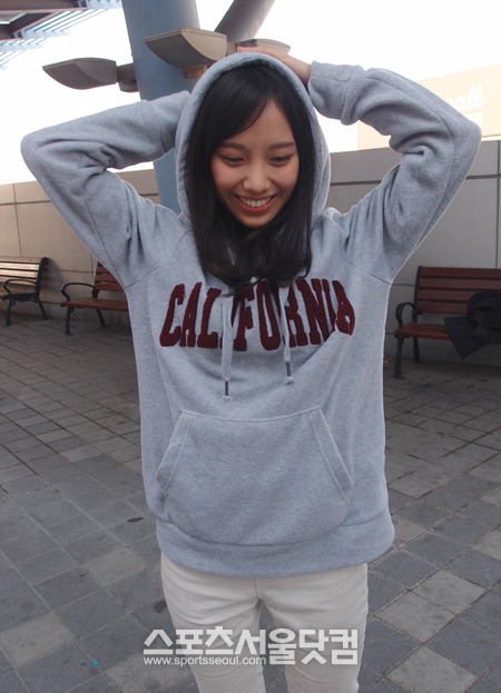 그는 롤 하는 여자는 멘탈(정신)이 강한 여자라며 롤의 진입장벽이 낮아졌으면 좋겠다고 말했다.