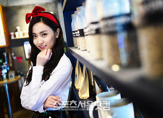 큰 눈과 애교스러운 눈 웃음이 매력적인 베스티 해령은 다가오는 성년의 날, 선물로 장미꽃을 받고 싶다고 말했다./배정한 기자