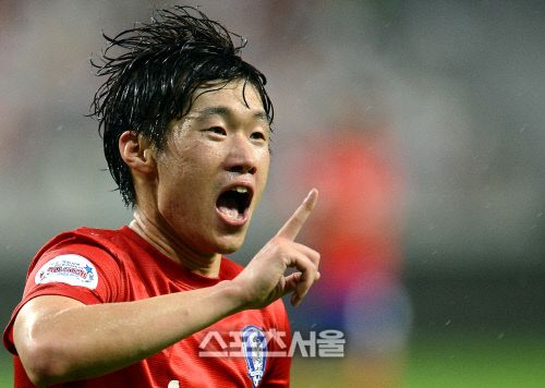 박지성은 지난 2011년 태극마크를 반납한 이후 꾸준히 나온 대표팀 복귀 여론에도 은퇴 번복은 없다는 의사를 밝혀 왔다. 하지만 2014 브라질월드컵을 앞두고 그의 대표팀 복귀 가능성이 조심스레 생겨나면서 팬들의 관심이 집중되고 있다. / 스포츠서울 DB