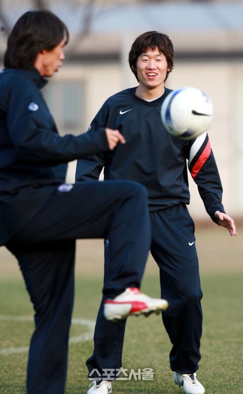 박지성은 지난 2000년 시드니올림픽 지역예선 때 홍명보 감독과 한 방을 쓰며 함께 생활한 적이 있다. / 스포츠서울 DB