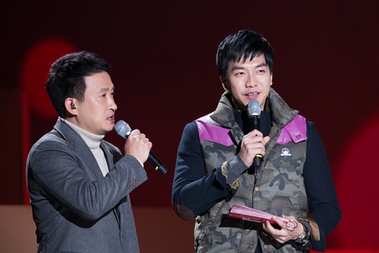 CJ 크리에이티브 포럼은 서경석(왼쪽)과 이승기가 진행했다. / CJ E&M 제공