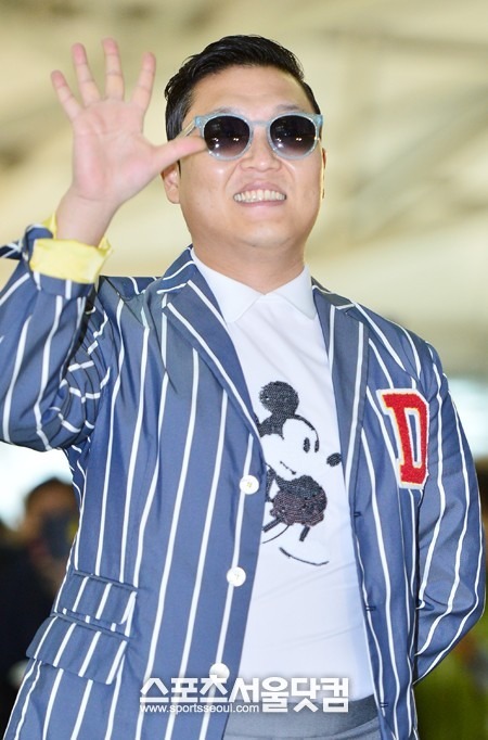 지난해 강남스타일로 대상을 받았던 싸이의 2연패 가능성도 남아있다. / 배정한 기자