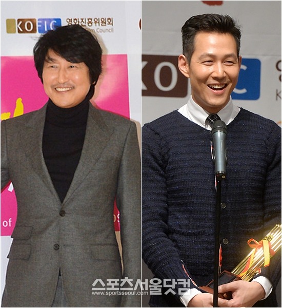 배우 송강호(왼쪽)와 이정재를 둘러싼 인사 논란과 관련해 한국영화기자협회가 유감스럽다는 견해를 밝혔다./문병희 기자