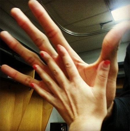 농구 선수의 손 크기가 눈길을 끌고 있다. / 온라인 커뮤니티