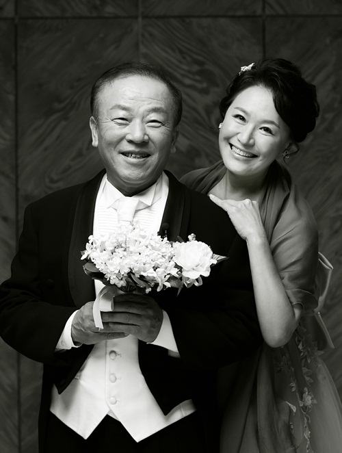 박원숙(오른쪽)이 파란만장한 결혼 생활에 대해 속내를 밝히고 있다./JTBC 제공