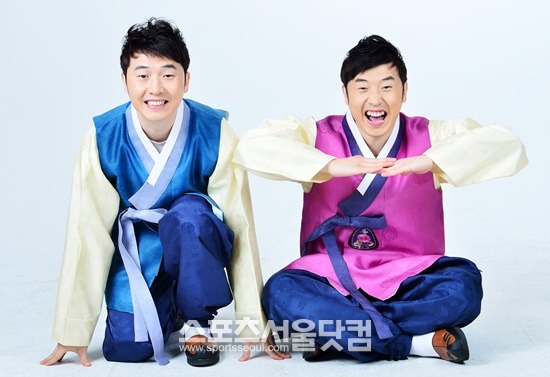 아직도 이상호 이상민 구분 못하세요? 큰형이니까 큰절해야지~(이상호, 오른쪽) 형 이상호는 큰절을 동생 이상민은 작은절을 올리고 있다. / 배정한 기자