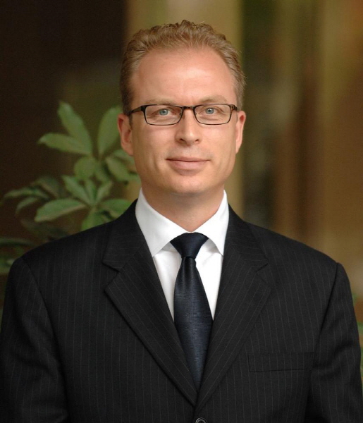 롯데그룹은 28일 정기 임원 인사를 내고, 모스크바호텔을 성공적으로 운영한 롯데호텔모스크바 총지배인 몰튼 앤더슨(Morten Andersen)을 이사로 승진 발탁했다./ 롯데호텔 제공