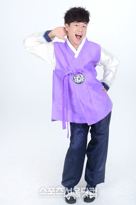 확 그냥 여기저기 막 그냥, 김대성이 왔다! 김대성이 장난스러운 포즈와 표정으로 웃음을 주고 있다. / 남윤호 기자