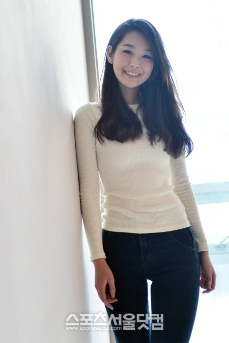 조은나래는 미국 LA에서 열린 롤챔스 현장 리포터로 활약하며 주목을 받았다./ 더팩트DB