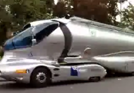 미래형 트럭이 찍힌 동영상이 누리꾼들의 관심을 끌고 있다. / 유튜브 캡처