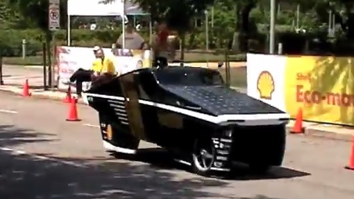 태양열을 이용한 친환경 자동차인 솔라카카 누리꾼의 관심을 끌고 있다. / 유튜브 캡처