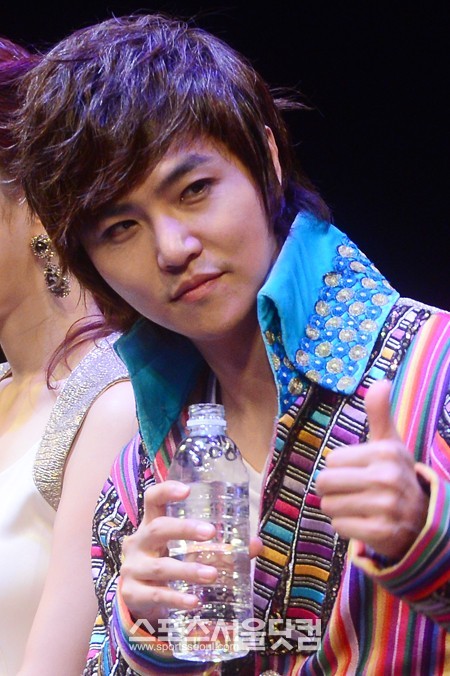 부활 출신 정동하가 시나위 출신 김바다의 소속사와 전속 계약을 맺었다. /남윤호 기자