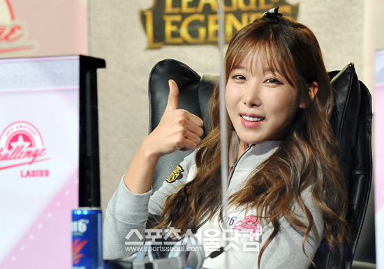 팀 레이싱 천보영 엄지 번쩍, 제 눈웃음 어때요?