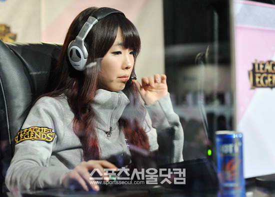 1대 버프걸 맹솔지, 저 지금 진지해요. 궁서체라고요!