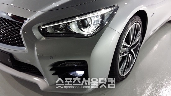 11일 인피니티가 최고의 기술력을 모아서 Q50을 출시했다. 그 가운데 헤드램프는 LED 조명으로 강렬한 인상을 준다. /황준성 기자