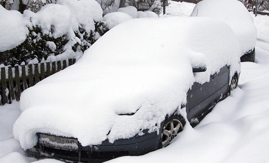 강원도, 경상도 등 동해안 지역에 폭설이 내리면서 자동차 관리에 비상등이 켜졌다./카즈 제공