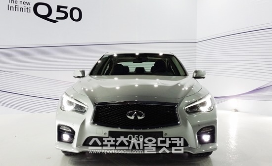 더 뉴 인피니티 Q50은 국내 출시 하루 만에 계약대수 200대를 돌파했다./황준성 기자