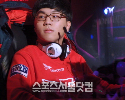 SKT T1 K의 정글러 벵기 배성웅. 배성웅은 16일 용산 e스포츠상설경기장에서 열린 롤 마스터즈 IM과 3경기에서 연이은 유효 갱킹으로 팀을 승리를 이끌었다./김연정 기자