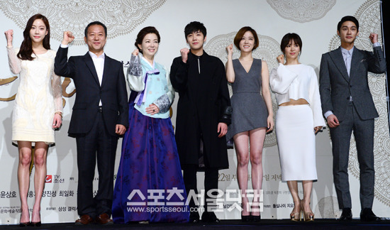 종합편성채널 TV조선 백년의 신부 출연진이 작품의 흥행을 기원하고 있다./남윤호 기자