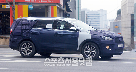 신형 쏘렌토는 기존 모델보다 더 역동적이고 날렵한 모양새를 갖추고 올해 출시될 예정이다.