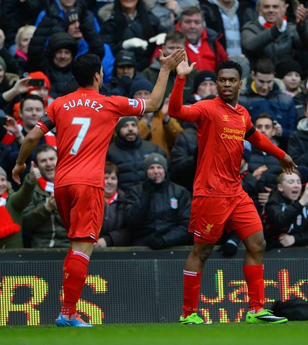 잉글리시 프리미어리그 리버풀의 스트라이커 루이스 수아레스(왼쪽)와 다니엘 스터리지가 41골을 합작하며 팀 공격을 이끌고 있다. 이들의 활약이 더욱 빛나는 이유는 페널티킥 골 없이 필드 골로 득점 수를 채웠다는 것이다. / 리버풀 페이스북