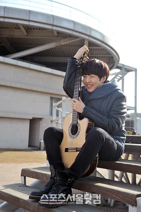 빠른 열아홉 유승우는 여자보다는 아직 기타와 음악이 더 좋은 순수한 소년이다. /김슬기 인턴기자