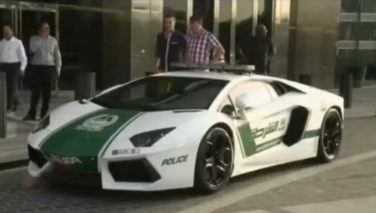 최근 유튜브에 람보르기니의 아벤타도르 경찰차 영상이 올라와 누리꾼들의 눈길을 끌고 있다. /유튜브 영상 캡처