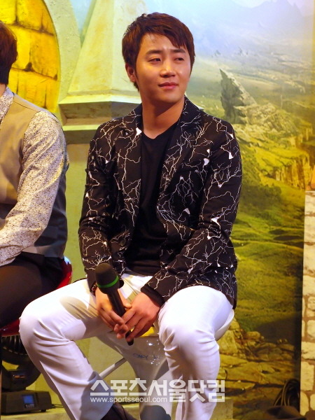 하스스톤 인비테이셔널 참가 의사를 밝힌 홍진호는 스타크래프트 선수 당시 여자 선수에게 진 적이 있었는데 이번엔 그러지 않을 것이라고 말했다./용산=김연정 기자