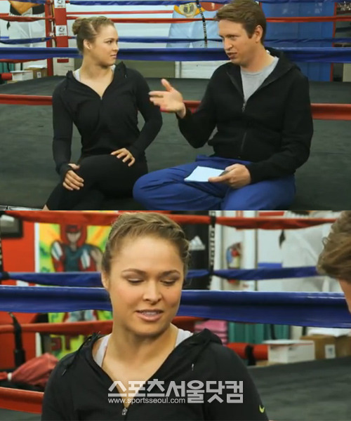 론다 로우지(왼쪽)가 피트 홈즈와 인터뷰에 나섰다. / 유튜브 영상 캡처