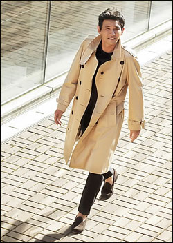 트렌치코트의 뜻이 누리꾼들의 시선을 끌고 있다. / 버버리 제공