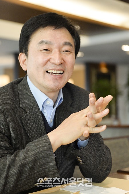 원희룡 전 새누리당 의원이 4일 서울 중구 프레스센터 기자클럽에서 <더팩트> 취재진과 만나 2012년 정계를 떠난 뒤 그동안의 생활을 풀어놓고 있다. /프레스센터=최진석 기자