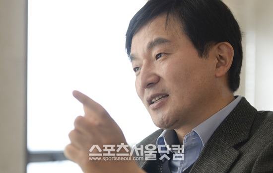 올해 쉰을 맞은 그는 한국 정치 발전을 바꾸기 위한 고민과 실천으로 정치 열정을 불태우고 싶다.