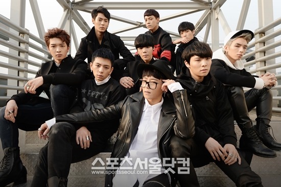 9인조 신인 그룹 알파벳(AlphaBAT)이 지난달 25일 신곡 딴따라를 발매했다. /최진석 기자