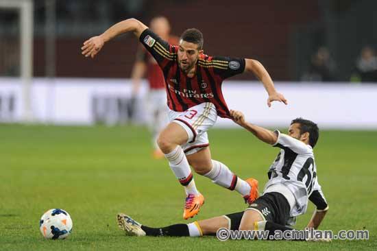 AC 밀란에서 빼어난 경기력을 보이고 있는 아델 타랍(왼쪽). / AC 밀란 페이스북