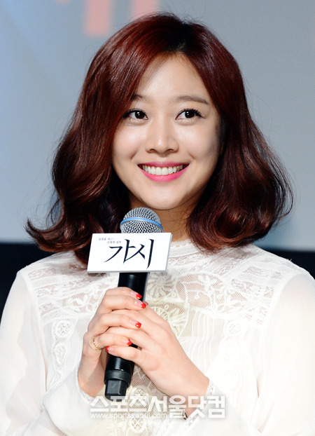 배우 조보아가 11일 오전 서울특별시 마포구 양화로 롯데카드 아트센터에서 열린 영화 가시 제작 보고회에 참석해 인터뷰하고 있다./마포=김슬기 인턴기자