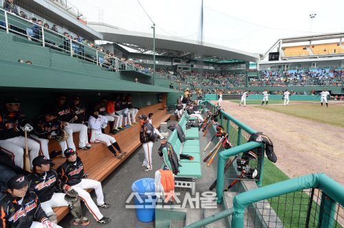 메이저리그식 리모델링을 거친 대전구장에서 9일 한화와 삼성의 시범경기가 열렸다.  / 스포츠서울 DB