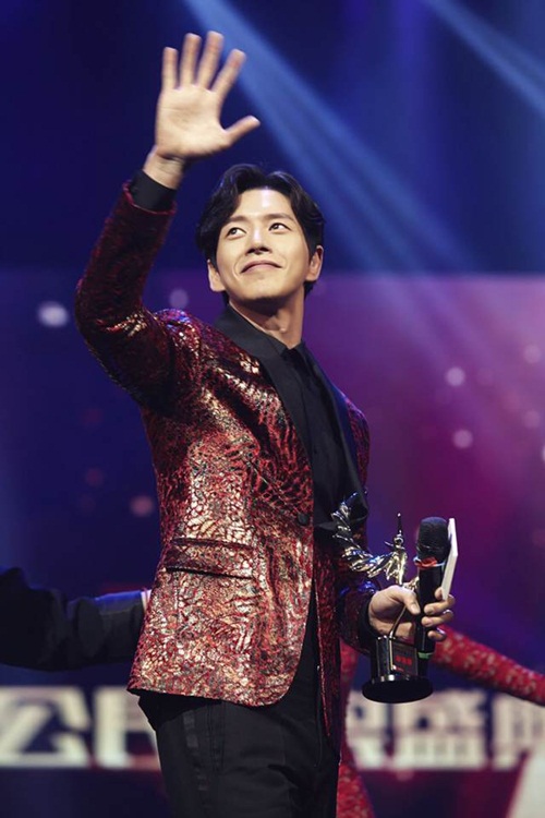 박해진이 제4회 배우공민공익대상에 한국인 최초로 수상하는 영예를 안았다./더블유엠컴퍼니 제공