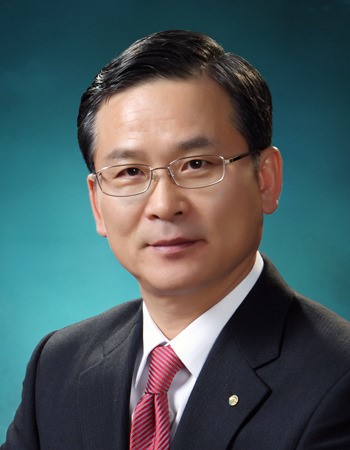 20일 우리은행은 주총을 열고 이날 임기가 만료되는 김양진 우리은행 수석부행장 후임으로 이동건 부행장을 최종 선임했다.