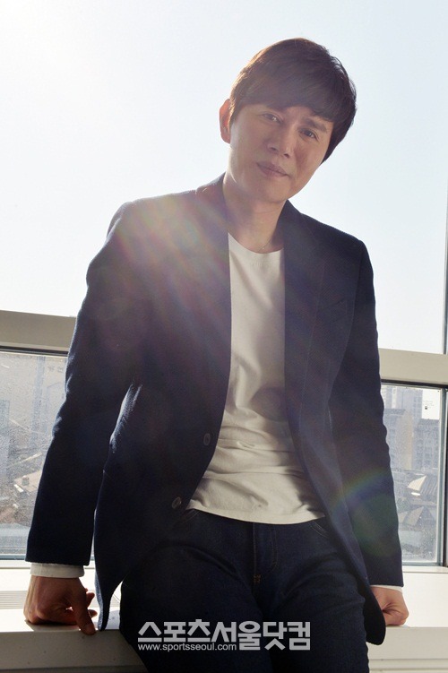 김민종의 한 마디 한 마디는 라디오 주파수를 맞추며 좋아하는 가수의 노래를 찾아듣던 옛시절이 떠올리게 할 만큼 아련했다./최진석 기자