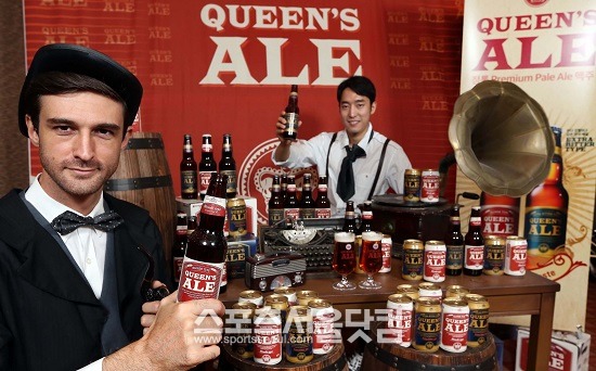 하이트진로 퀸즈에일은 100%보리(맥아)를 원료로 해 에일맥주의 깊은 맛과 함께 3단계에 걸친 아로마 호프 추가공법인 ‘트리플 호핑 프로세스(Tripple Hopping Process)’가 적용, 프리미엄 페일에일 특유의 과실향과 아로마 향이 더욱 진하고 풍부한 것이 특징이다.