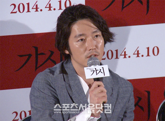 배우 장혁이 2일 오후 서울 성동구 왕십리CGV에서 열린 영화 가시 언론시사회에 참석해 취재진의 질문에 답하고 있다./사진=해당 영상 캡처