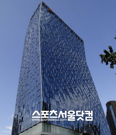 SK텔레콤이 자사 고객 약 100만명을 대상으로 LTE 데이터 무제한 요금제로 업그레이드 완료했다고 3일 밝혔다./ 더팩트DB